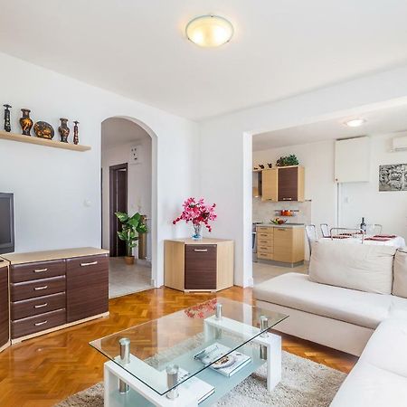 Apartment Lucky 1 Rijeka Exteriör bild