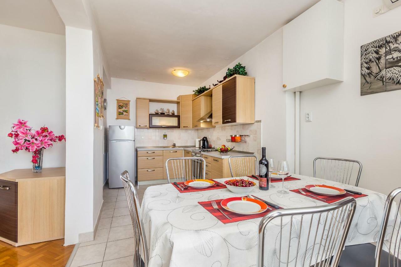 Apartment Lucky 1 Rijeka Exteriör bild